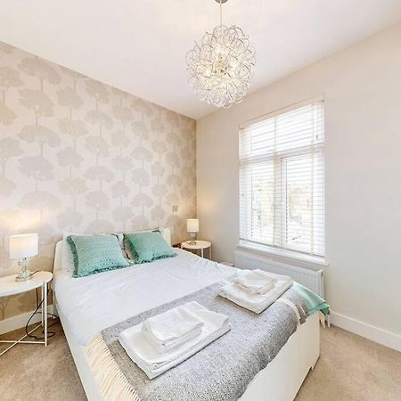 Stylish 2Bed2Bath Flat 4Min From Tube Station Villa Лондон Екстериор снимка