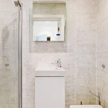 Stylish 2Bed2Bath Flat 4Min From Tube Station Villa Лондон Екстериор снимка