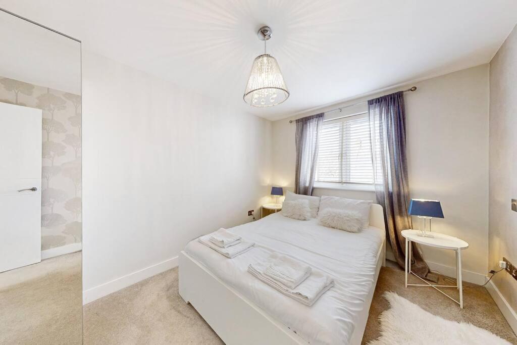 Stylish 2Bed2Bath Flat 4Min From Tube Station Villa Лондон Екстериор снимка